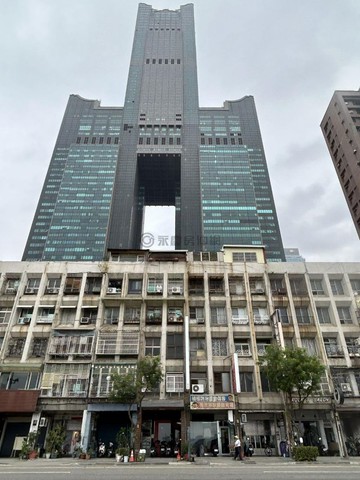 亞灣~臨路蛋黃區面海景公寓三樓｜高雄市苓雅區成功二路