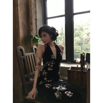 (免運)fortylions法式千金連衣裙女性感收腰黑色掛脖吊帶裙禮服絲絨長裙