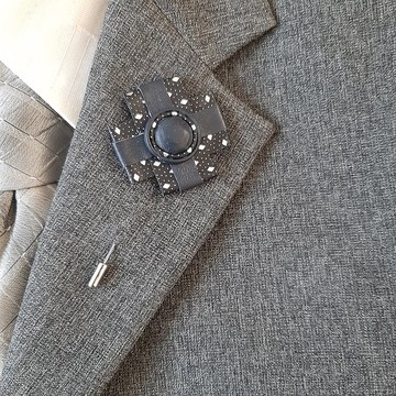 男士翻領別針真皮，送給他的禮物皮革胸花