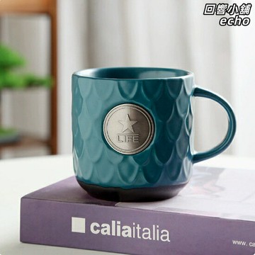 【輕奢浮雕】星巴克風馬克杯 陶瓷杯 咖啡杯 水杯 禮品杯 魚鱗紋浮雕 帶銅牌LOGO 高級感禮物 辦公室家用