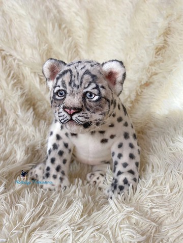 雪豹逼真的动物玩具