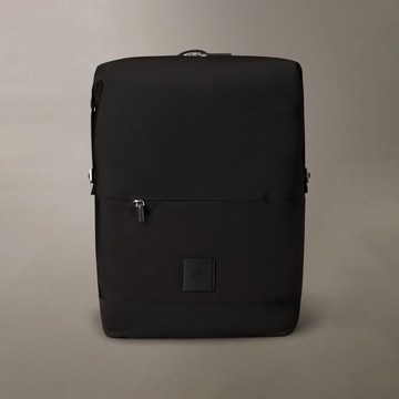 【Calvin Klein】 CK Pinched 背包 44 公分 _黑色
