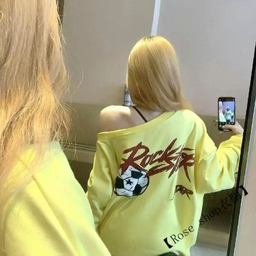 美式復古黃色斜露肩衛衣女早秋季2026新款oversize潮牌甜辣妹上衣 大學T 衛衣女 女生上衣
