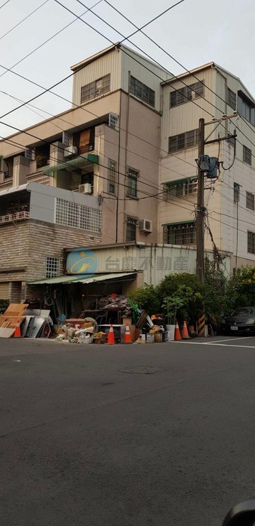大灣國中仁雄商圈三角窗雙車庫店住｜高雄市仁武區赤東一街