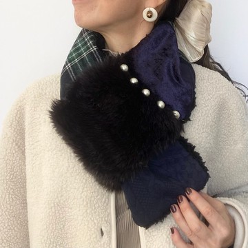 蓬鬆保暖 頸部飾品 優雅圍巾 附珍珠 藏青色 格紋 頸部配件