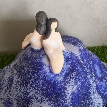 她跟她 雲朵上的相愛女子二人 陶藝表心意 療癒擺飾