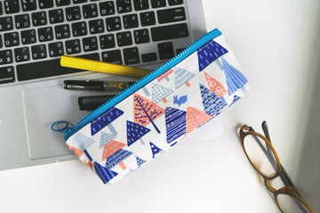 【夢幻叢林的小兔】筆袋 / YKK塑鋼拉鍊 文具袋 眼鏡袋 鉛筆盒