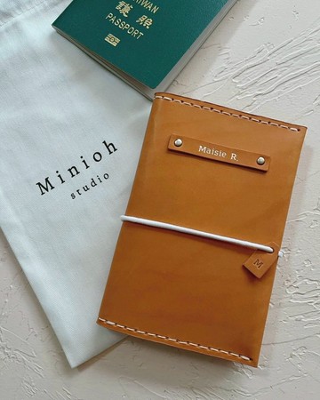 植鞣皮革護照夾－橙棕紋