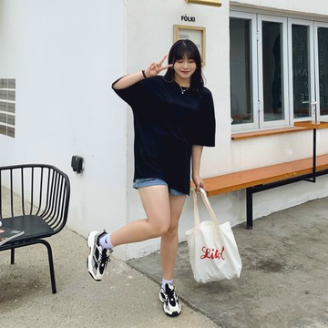 CCGIRL中大尺碼 日系質感圓領純色長版開衩五分袖長板T －共5色－ 適L～4L《31089》中大尺碼女裝上衣