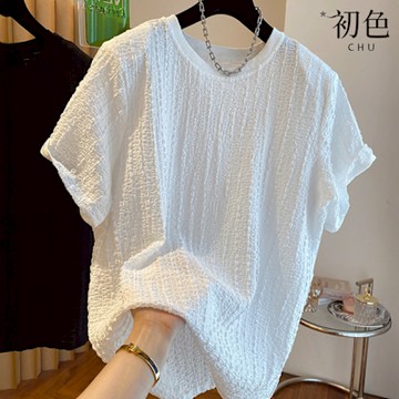 初色 通勤風寬鬆大碼肌理感皺褶圓領反摺短袖T恤上衣女上衣-共2色-12251(M-4XL可選)