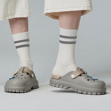 moz瑞典 駝鹿 小方糖 方扣 防水 洞洞鞋 拖鞋 涼鞋 (灰奶)