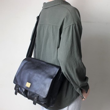 新品上市!!熱門爆品！！潮牌斜挎包電腦包男包韓版真皮質感單肩包男士背包大包休閑旅行包