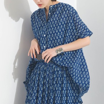 日本 OMNES - 100%印度棉 夏日印花休閒長版襯衫-深藍圖騰