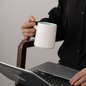 『百貨屋二號』胡桃木柄帶蓋茶水分離蒼木辦公杯全瓷濾孔大容量喝水泡茶杯馬克杯