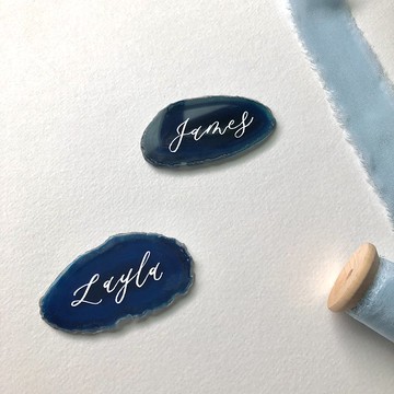 【客製化】手寫英文書法 瑪瑙石婚禮座位牌/婚禮小物