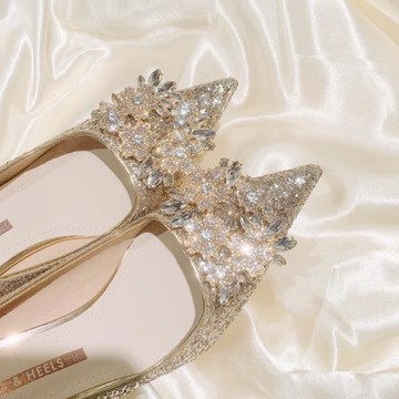 香港婚鞋秀禾婚紗水晶鞋新娘鞋女2025春秋香檳色不累腳水鉆高跟鞋