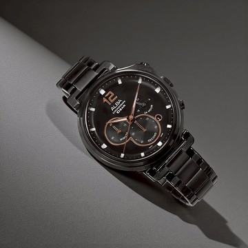 ALBA / VD53-X302SD.AT3E05X1 / 日系原創時尚 礦石強化玻璃 三眼計時 日期 防水100米 不鏽鋼男錶 鍍黑 44mm