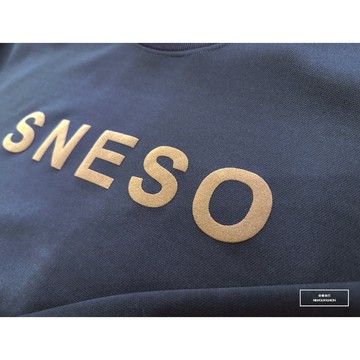 『老爺有喜』重磅SNESO拼接大學T-深灰(NOF2309B5530)