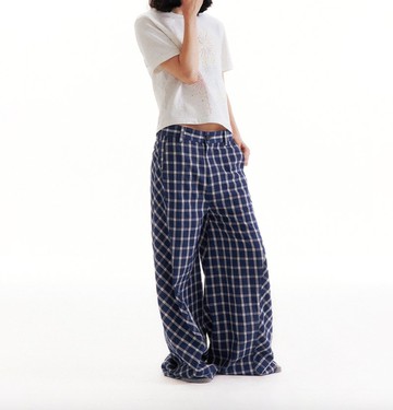 日系復古 泡泡格紋斜裁扭扭褲