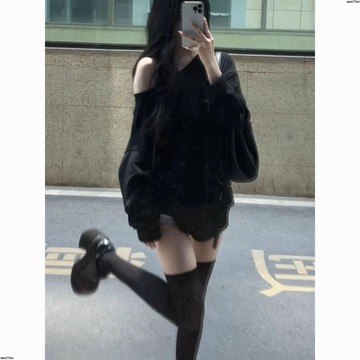 超實惠臘 秋冬上衣 打底上衣 女長袖 黑色斜肩長袖衛衣女秋冬季新款設計感辣妹慵懶風寬鬆休閒露肩上衣