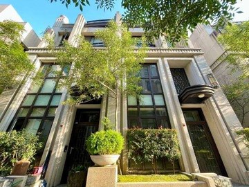 降400萬 屋主決心賣北屯十期大面寬雙車別墅｜台中市北屯區和順路