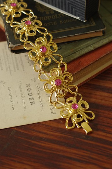 古董金色縷空蕾絲萊茵石寬版手鍊  BR98 AVON