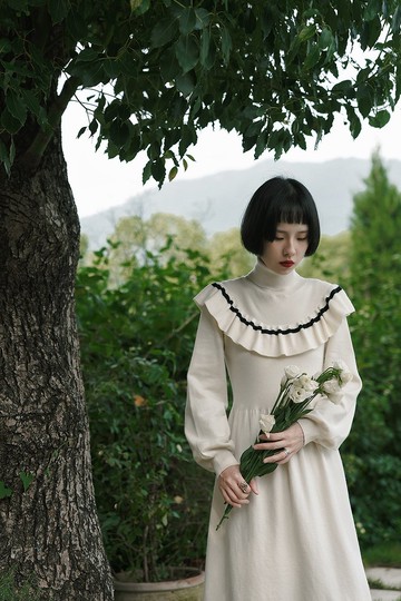 米白色 法式復古荷葉邊洋裝 高領燈籠袖黑色針織毛衣連衣裙