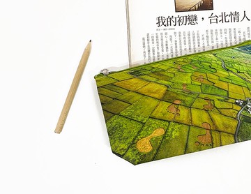 Sunny Bag x 看見 ‧ 齊柏林基金會-化妝包-花蓮稻田大腳印