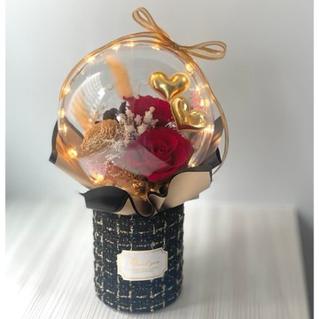 【OSTARA FLORIST 奧斯塔拉花藝】泡泡球小香風愛心永生花束-粉紅色/紅黑色(可發光)-永生花,乾燥花,玫瑰花,波波球,花禮,花束,節日,交換禮物