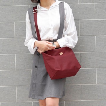 輕盈簡約大容量兩用水餃包83167(暗紅)