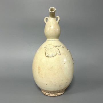 唐白瓷貼花雙繫葫蘆瓶