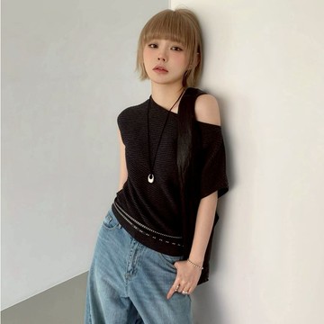 ATTENTION-Ms立體坑紋斜肩短袖