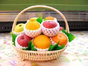 果物かご　フルーツ　お供え　お見舞い　プレゼント　水菓子　fruits   送料無料 （北海道、沖縄県は送料1000円追加させていただきます。
