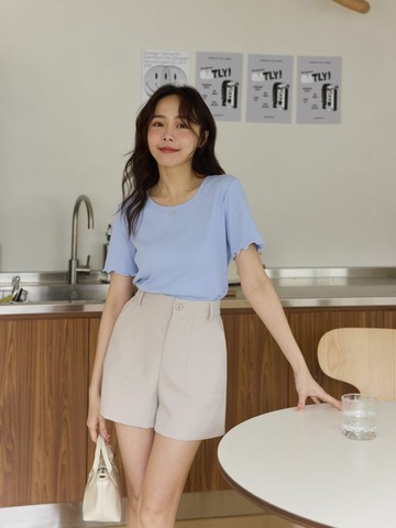 自訂 木耳捲邊U領薄tee