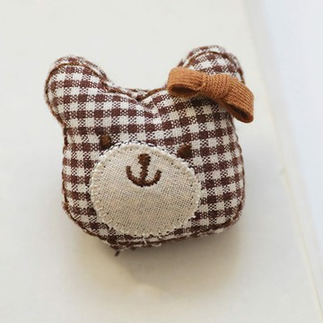 百搭文藝格紋小熊胸針895596