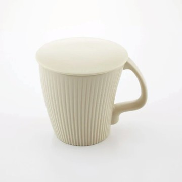 白山陶器 叉腰馬克杯 米