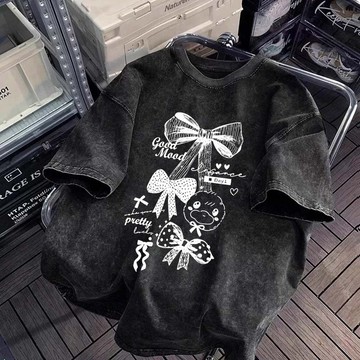 素描波点蝴蝶结印花 水洗做舊 寬鬆落肩 水洗短袖上衣 美式短袖 大尺碼上衣 寬鬆T恤 重磅t恤 短袖t恤上衣 設計感上衣