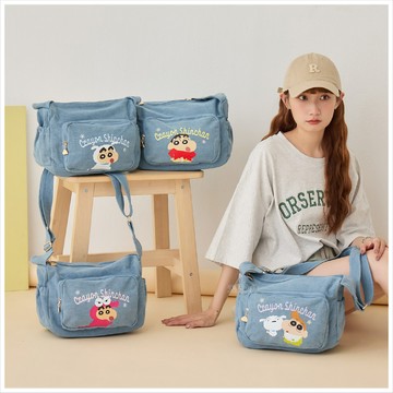 天藍小舖-蠟筆小新牛仔斜背包-共4色-$790【A17175110】