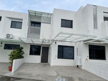 大坪頂/新市鎮/全新裝潢臨路透天輕別墅｜高雄市小港區高坪三十九街