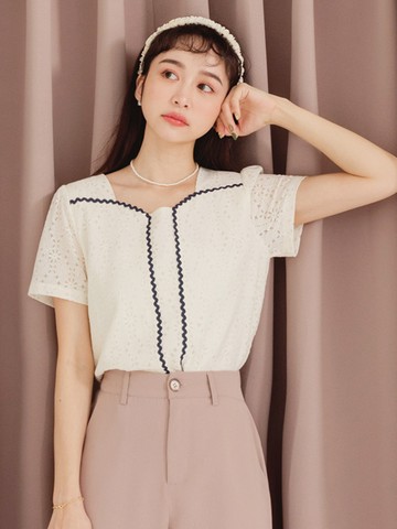 細緻透膚蕾絲造型領短袖上衣