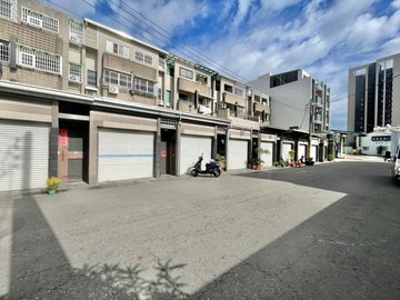 【仁雄·大灣】臨路雙車墅｜高雄市仁武區大春二街
