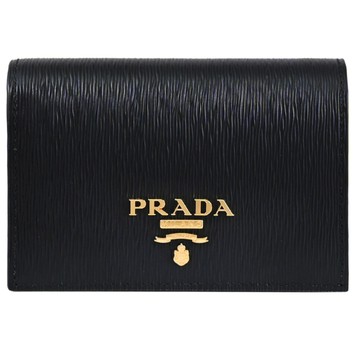 PRADA 浮雕LOGO水波紋皮革扣式零錢短夾.黑/紅