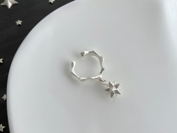搖曳閃耀的星星耳骨夾