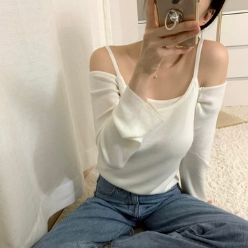 【太妮絲CS28】現貨 韓系 細肩帶+一字領上衣 套裝 長袖上衣 性感 斜肩  針織貼身長袖 氣質 小性感上衣 約會穿搭