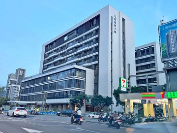 專簽北屯雙店面雙平車/近市立醫院｜台中市北屯區建和路二段