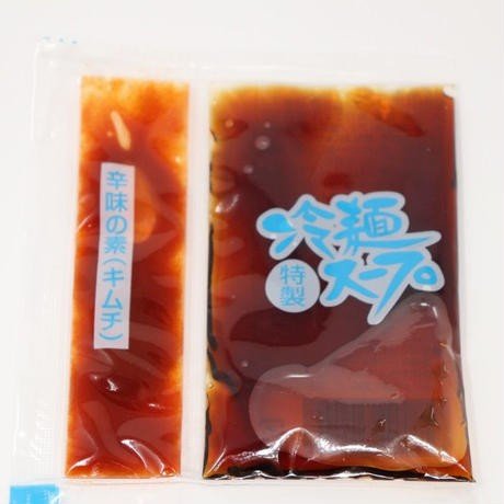 [76] 特製冷麺スープ 辛味の素付