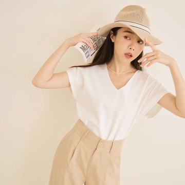 OB嚴選-小V臉．彈性羅馬布V領素色連袖上衣《AB18545-》