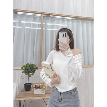 現貨24HR出貨🚀簡單的日常👟超彈～V領坑條壓紋長袖上衣 日常 休閒 舒服 彈性 打底衣 LALANA實拍🧦