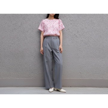 肩部荷葉邊裝飾 桃紅色 修身款上衣