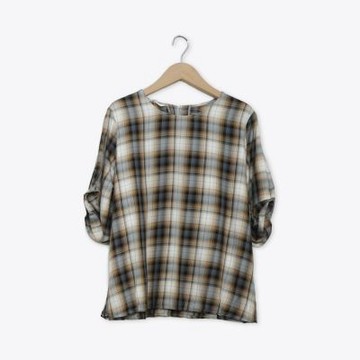 【MOSS CLUB】經典格紋層次褶造型袖圓領上衣 卡